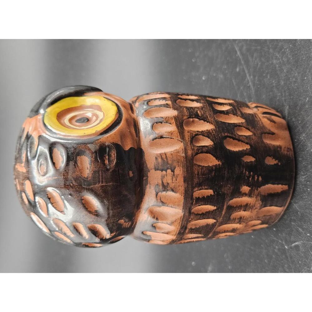 Kitschy Mid-Century Owl Salt or Pepper Shaker Figurine Terracotta Pottery 5 In. - Picture 5 of 10